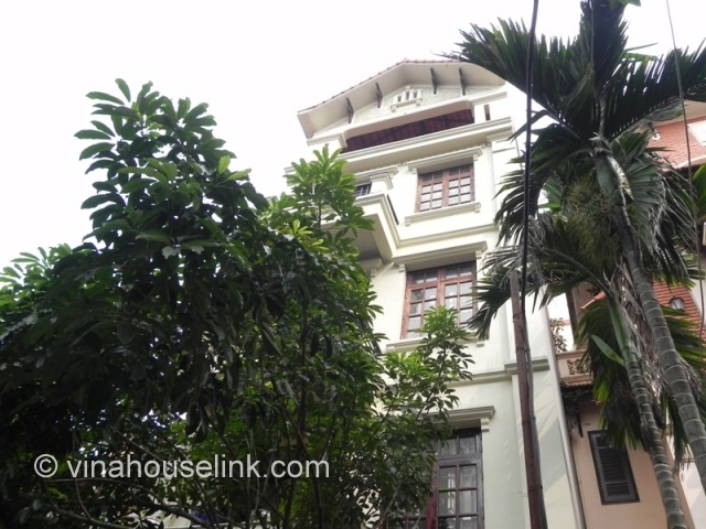Nice big 5 bedroom Townhouse with 5 floors for rent in Dang Thai Mai Street, modern style, full furniture