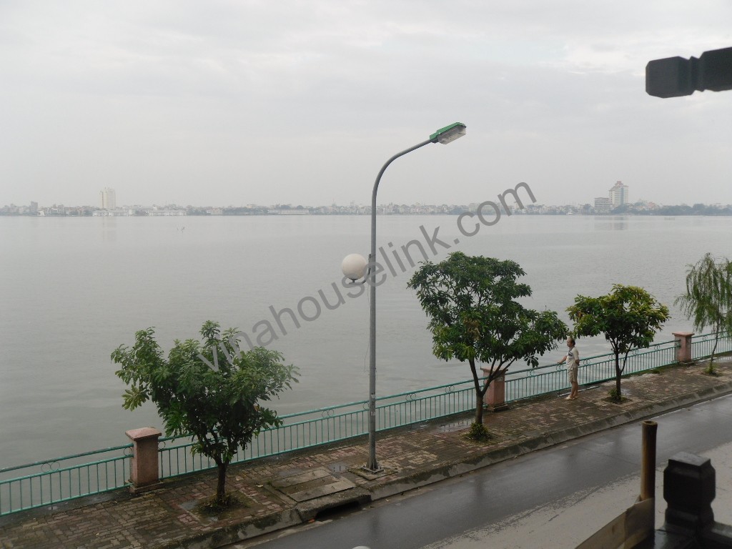 Lake View house for rent in Thuy Khue Street with 5 bedrooms