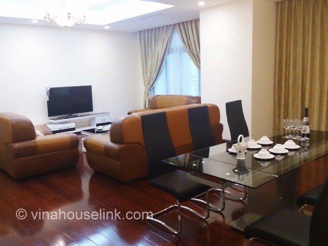 Luxury Apartment For Rent in Royal City Cpmplex with 3 bedroom, 3 bathroom, 17th floor -181sqm floor area 