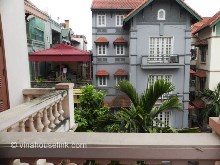 A nice house with a beautiful yard for rent in Xuan Dieu Street