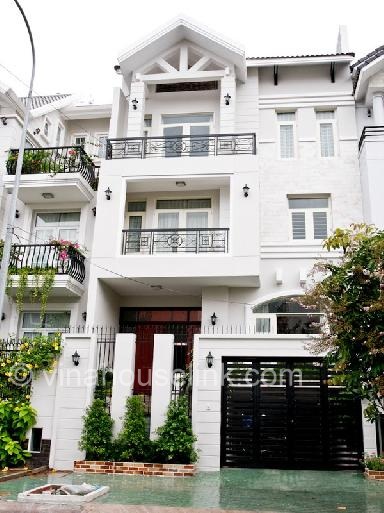 Nice villa on Tran Nao street, district 2 for rent: 1800usd.