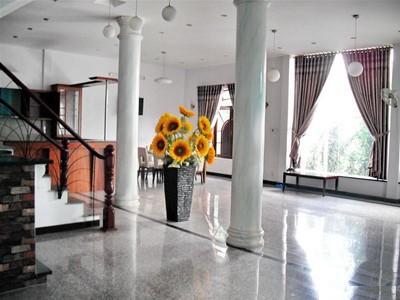 Villa on Luong Dinh Cua street, An Phu ward, District 2 for rent: 1500usd.