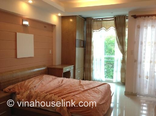 Serviced apartment in District 1 for rent: 700usd.