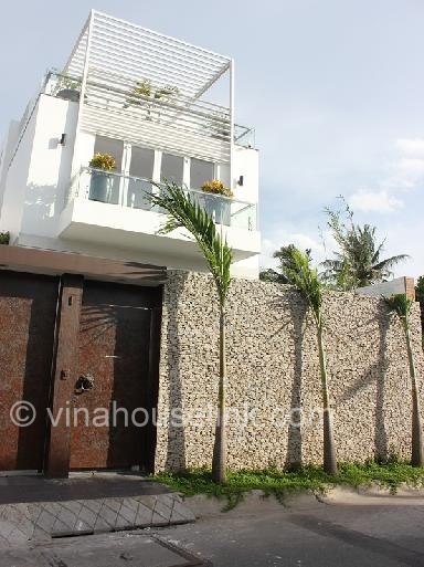 Nice villa for rent in district 2: $2800 
