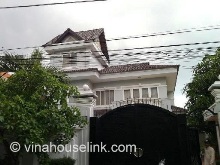 Nice villa on Quoc Huong street, District 2 for rent: 4000usd.
