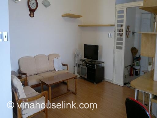 Apartment on Ho Hao Hon street, district 1 for rent: 900usd.