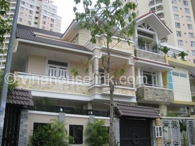 Villa in An Phu An Khanh area, District 2 for rent: 2800USD.