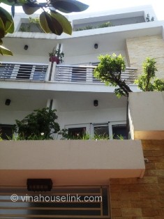 A sunlight house for rent with 4 bedrooms in Nghi Tam Village