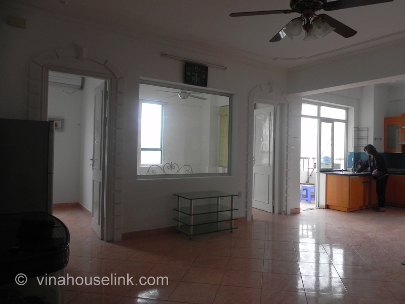 A bright and spacious apartment for rent in Dich Vong -Cau Giay