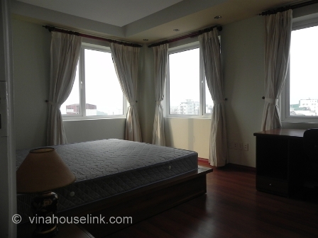 Bright and convenient location apartment for rent in Ba Dinh