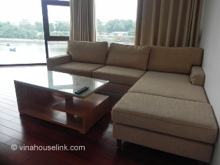 A brand new and modern 1 bed serviced apartment for rent in Yen Hoa street