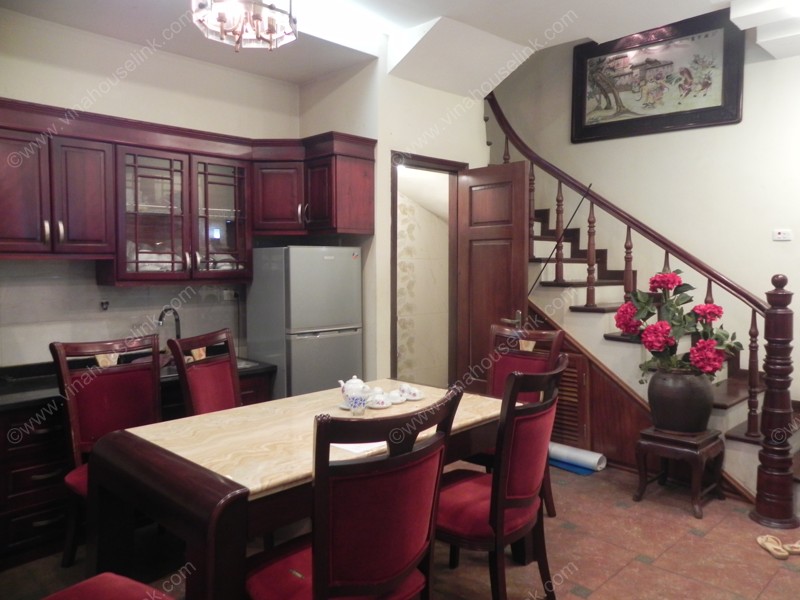 5 floor house on Tran Quoc Toan street very close to Hoan Kiem lake