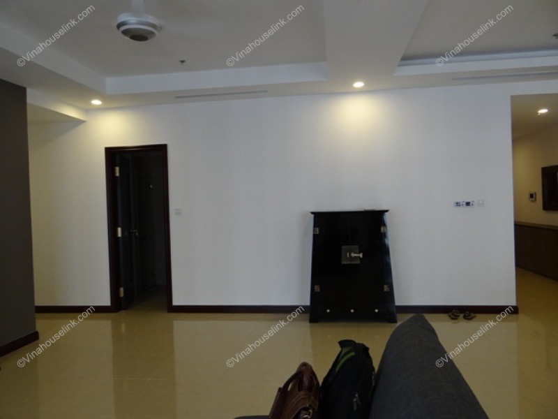 Fully furnished, brand new and luxury 3bed apartment for rent in Royal City