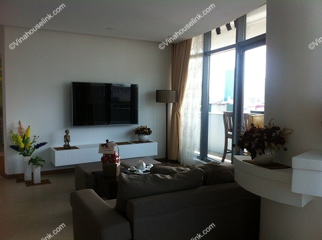 Modern apartment cum office for rent on Tran Duy Hung Strt, Cau Giay Dist, Ha Noi