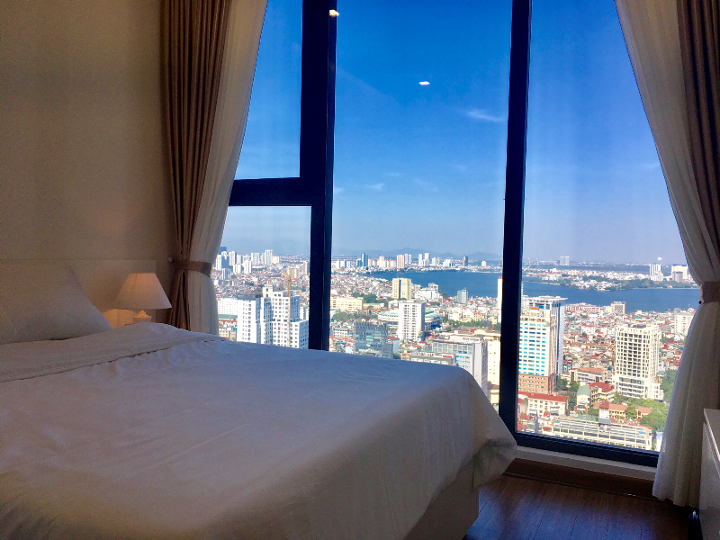 A luxury and lake view on 34th floor, 2 bedroom, serviced apartment for rent in Lieu Giai, Ba Dinh, Ha Noi