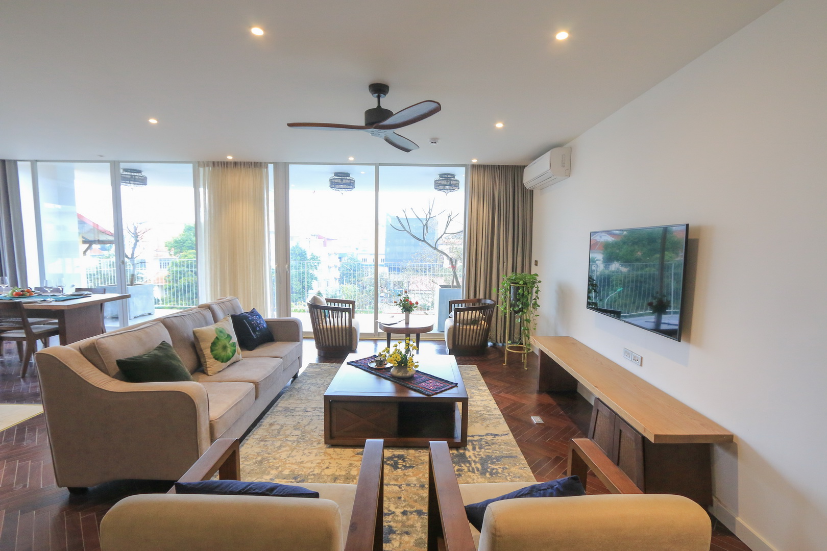 Service apartment 3 bedroom 3 bathroom at To Ngoc Van, Tay Ho, Ha Noi