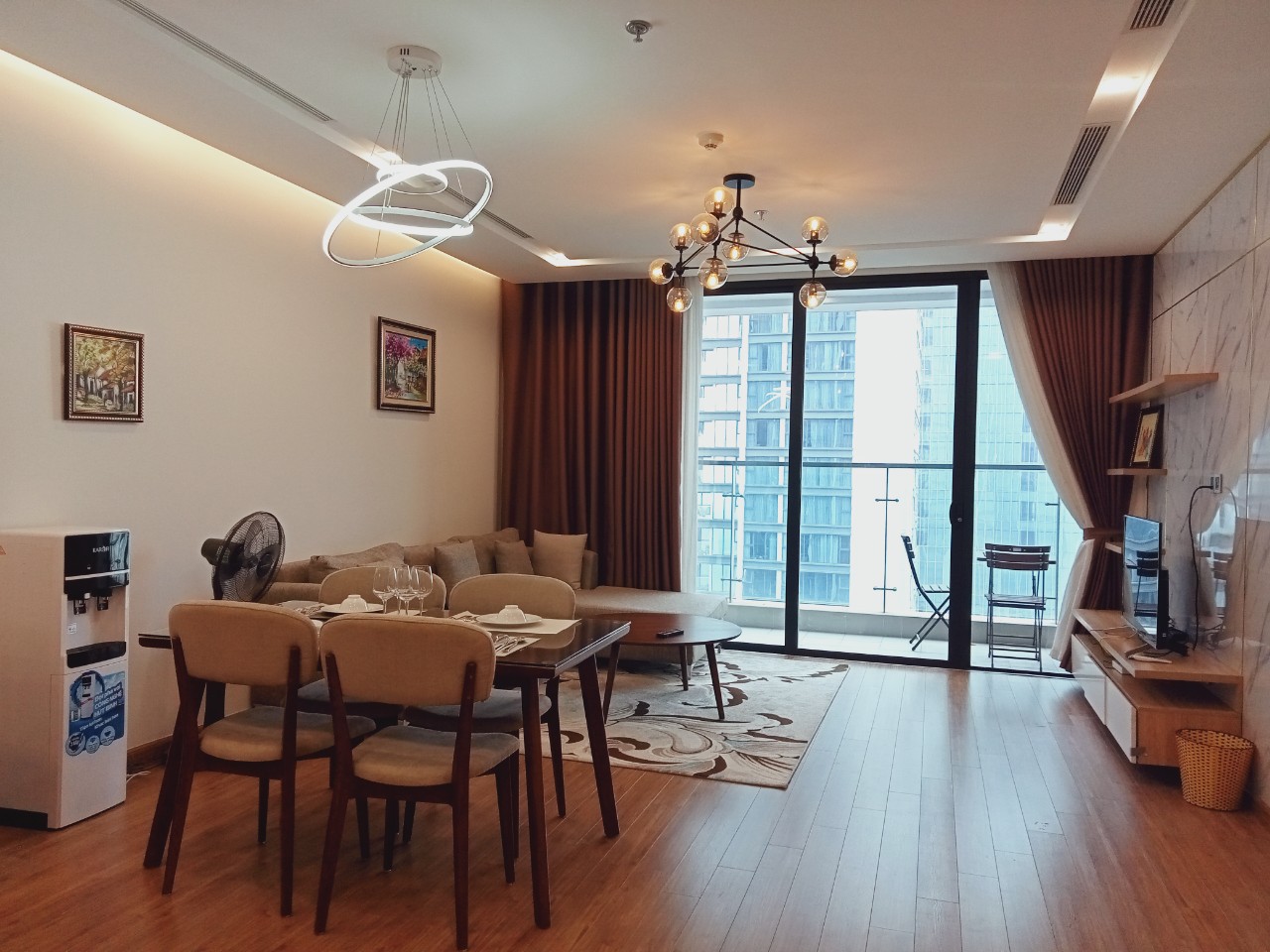 Modern 2-Bedroom Apartment – Vinhomes Metropolis M3-2806 | Bright, Spacious & Fully Furnished
